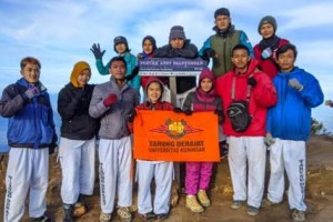 Tarung Derajat Uniku.